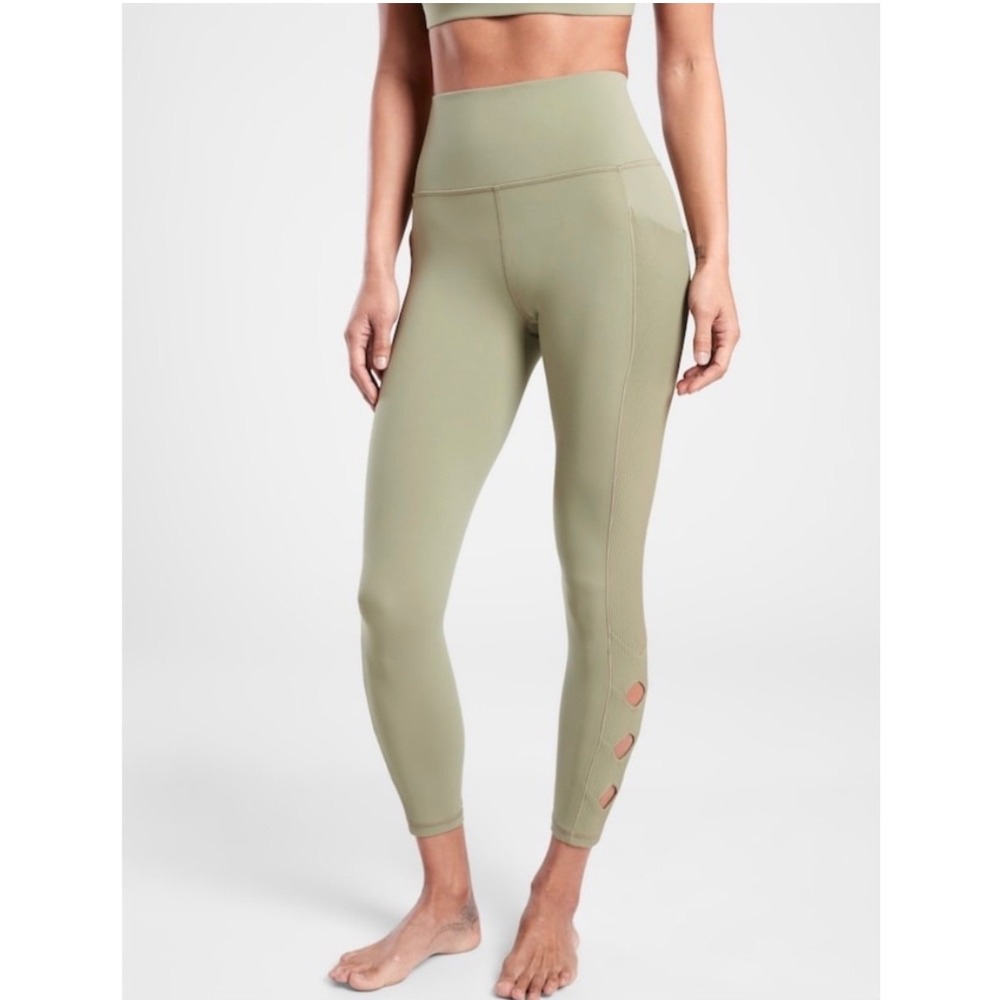 Athleta Salutation Stash Pocket II Cutout 7/8 Leggings Olive Green‎ Size XS Run